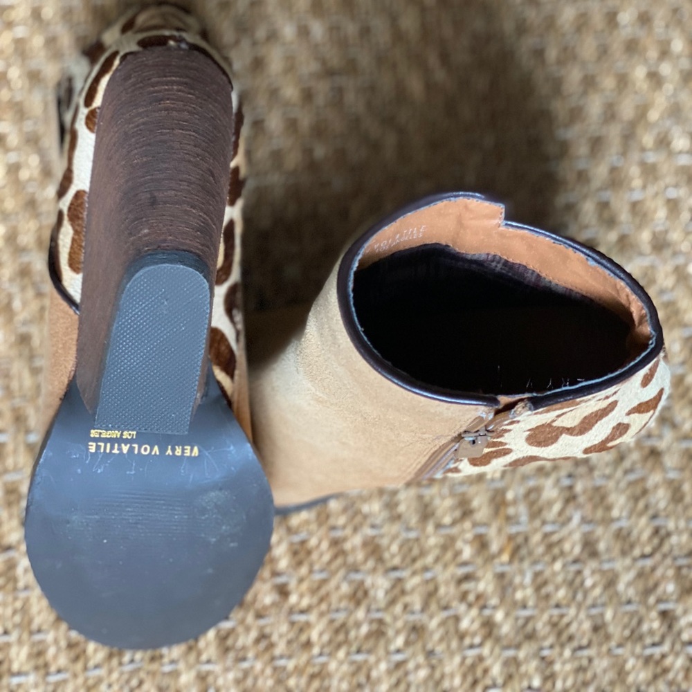 Very Volatile leopard wedge boot! - Picture 2 of 4